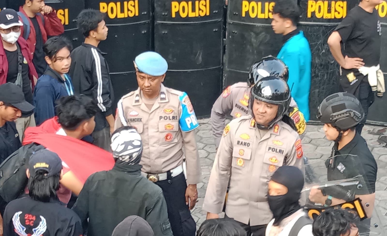 Aksi Panas Demonstrasi Mahasiswa di Cirebon Berakhir Damai, Kapolres Mendapat Apresiasi