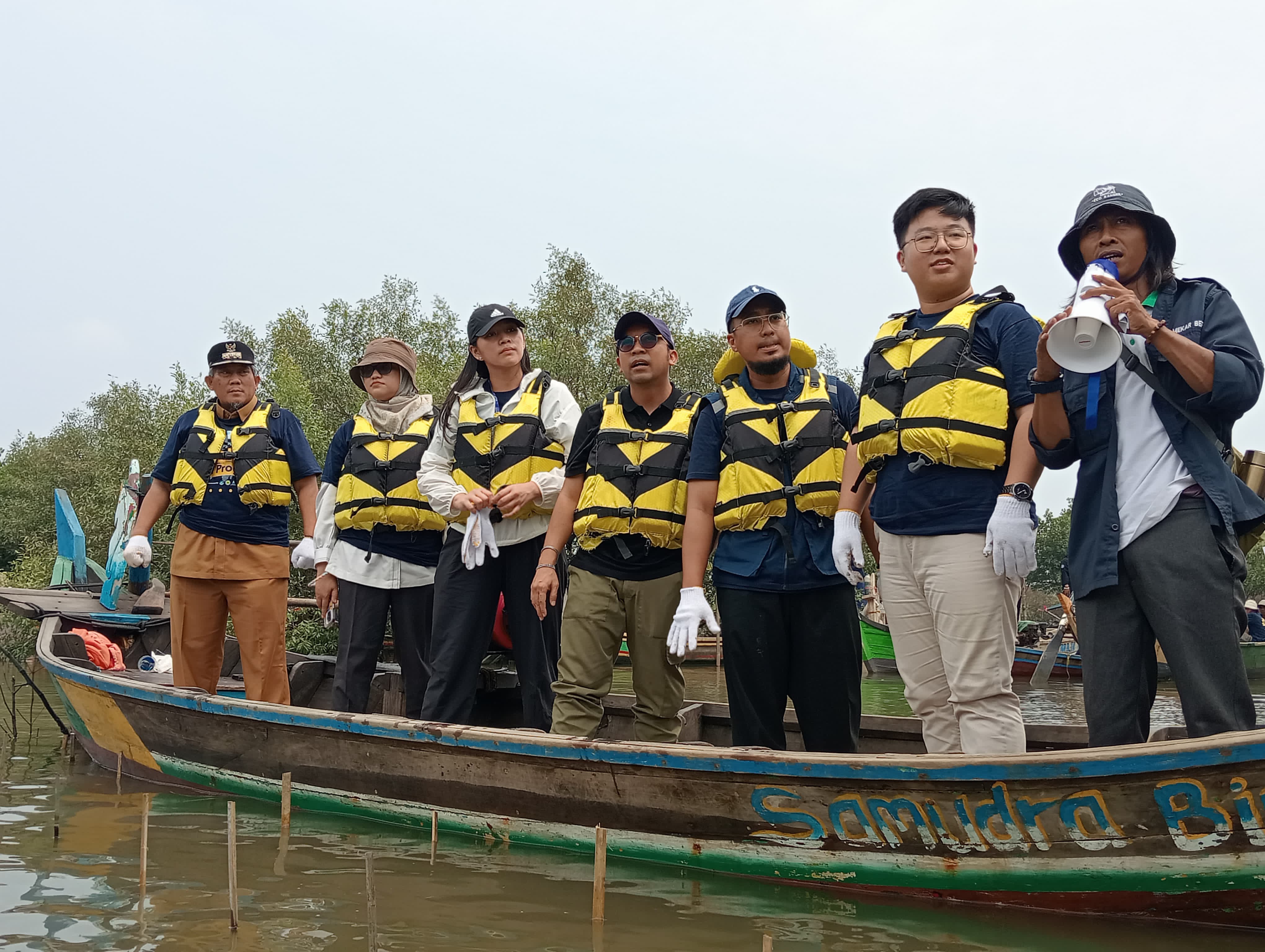 Lewat Catalytic Fund, FishLog Gelar Penanaman 5000 Pohon Mangrove di Muara Gembong