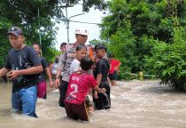 Hujan deras memicu banjir di Kecamatan Gunung Jati, Cirebon. Permukiman warga di tiga desa terendam dengan ketinggian air hingga satu meter. Foto: istimewa