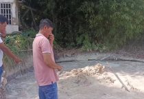 Semburan gas belerang di Desa Cipanas Dukupuntang, Kabupaten Cirebon. Foto: Abdul Rohman